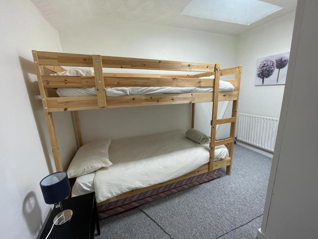 Bridge Street En Suite Rooms Merthyr Tydfil Extérieur photo